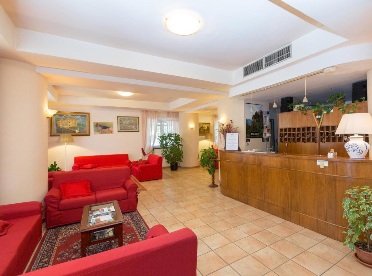 Hotel Gambrinus Abbadia San Salvator Exteriér fotografie